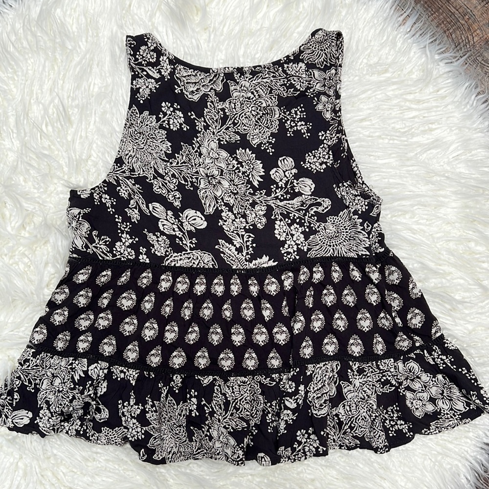 American Eagle Outfitters V Neck Floral Top - Picture 5 of 5